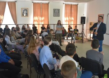 Vučanović i dr Kačina đacima „Olga Petrov Radišić“ približili značaj sadnje vetrozaštitnih pojaseva
