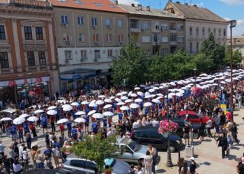 500 maturanata plesalo u Vršcu: Profesorka Mandić poželela im uspeh i sreću u životu