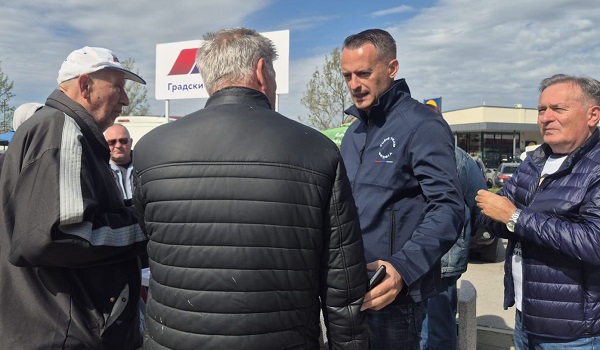 Štandovi SNS Vršac mesto susreta sa građanima