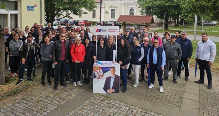 Direktan razgovor sa građanima: Aktivisti SNS danas u centru Plandišta