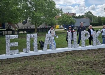Aktivisti SNS uredili javne površine na ulazu u Belu Crkvu