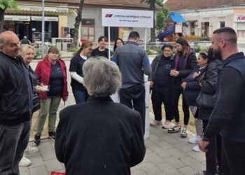 Aktivisti SNS iz Jasenova i Kusića sa narodom u Beloj Crkvi
