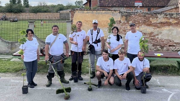 Aktivisti SNS organizovali akcije uređenja u Kajtasovu, Beloj Crkvi i Grebencu