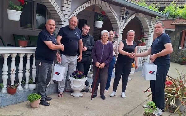 Aktivisti SNS Bela Crkva posetili višečlane porodice Mihajlović i Gavrilović