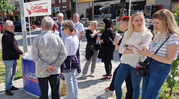 Aktivisti SNS nizom akcija kroz opštinu Bela Crkva promovišu politiku „Srbija pobeđuje“