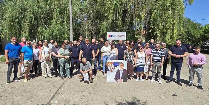 Aktivisti SNS u Velikom Gaju i Dužinama