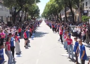 Belocrkvanski maturanti plesali Štrausov kadril (VIDEO)