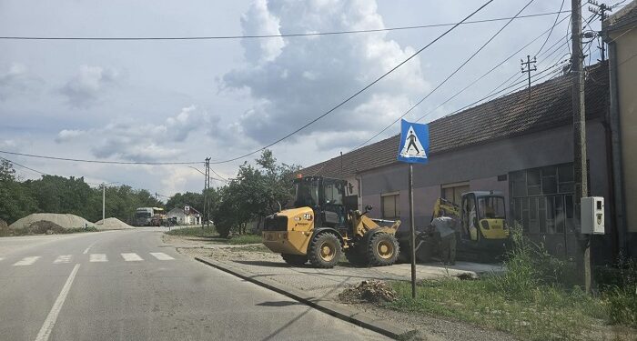 Počeli radovi na obnovi trotoara u Dimitrija Tucovića