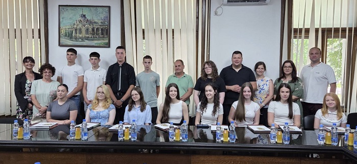 Predsednik Opštine Plandište uručio nagrade nosiocima Vukovih diploma