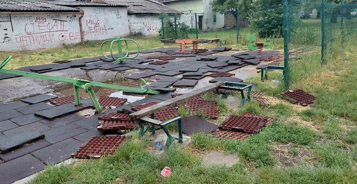 Građani javljaju: Demolirano i dečje igralište na Margitskom, apel za veću kontrolu i odgovornost
