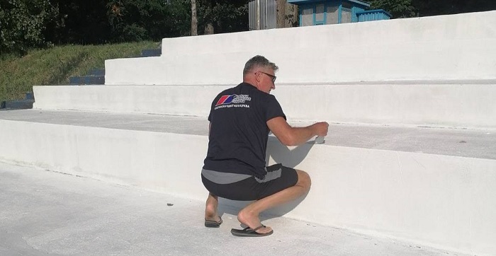 Aktivisti SNS uredili tribine na vaterpolo igralištu