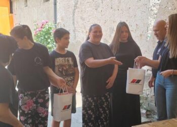 Aktivisti SNS posetili višečlanu porodicu Malušev iz Vračev Gaja