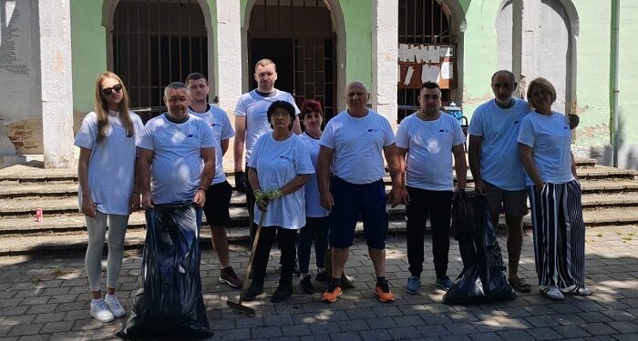 Akcija aktivista SNS u Vračev Gaju: Uređene javne površine u centru