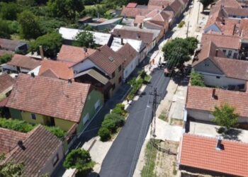 Projekat sedam ulica u Beloj Crkvi: Novi asfalt u Svetosavskoj (VIDEO)