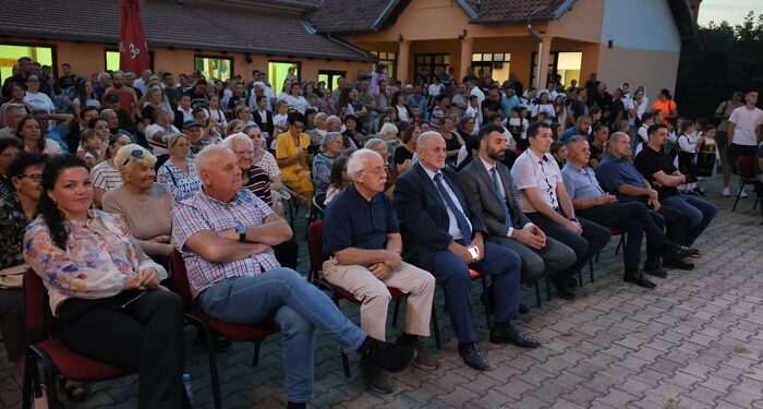 Miholjski susreti sela u Velikom Središtu okupili brojne posetice i čuvare tradicije