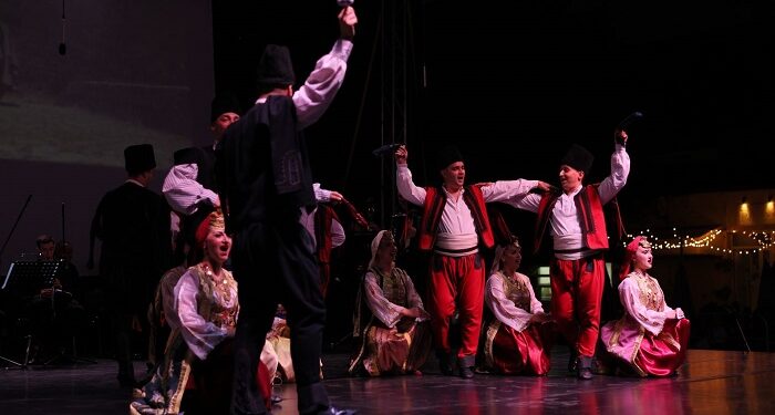 Muzički spektakl za pamćenje: Nacionalni ansambl „Venac“ otvorio „Dane Kosova i Metohije u Vršcu“