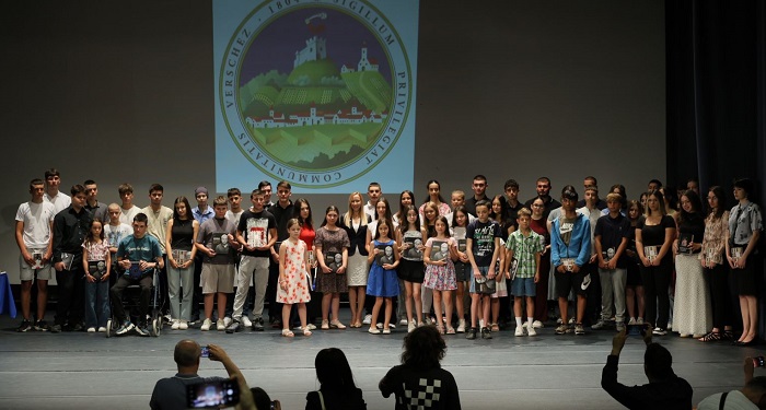 Grad Vršac nagradio najbolje učenike i studente