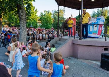 KC Vršac: Druženje sa poštarom Perom u Muzičkom paviljonu