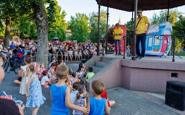 KC Vršac: Druženje sa poštarom Perom u Muzičkom paviljonu