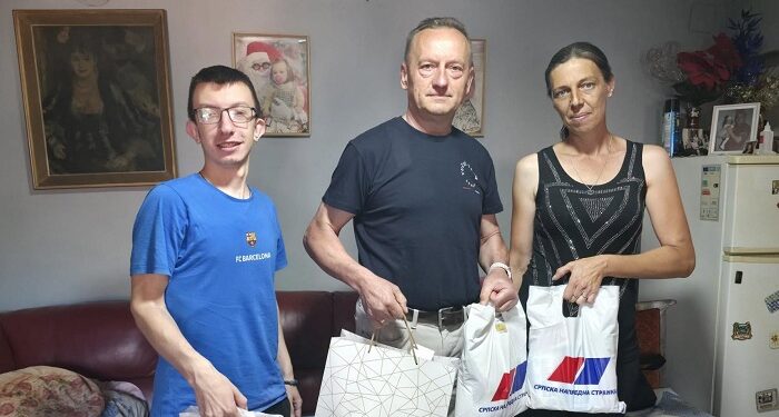 Aktivisti SNS Bela Crkva posetili porodicu Šipoš