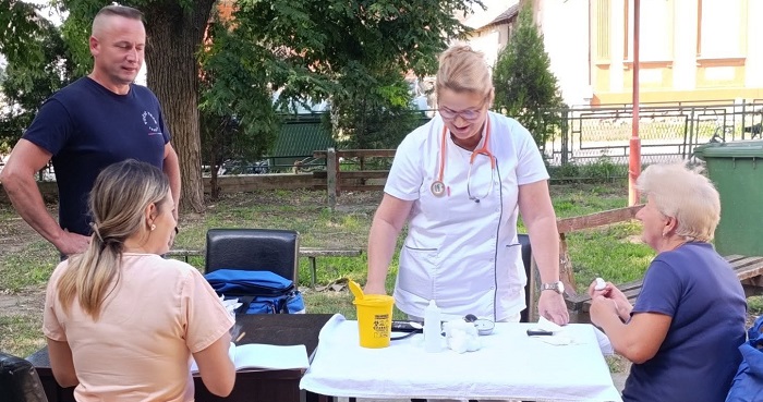 Aktivisti SNS organizovali Bazar zdravlja u Banatskoj Palanci i razgovor sa građanima u Beloj Crkvi