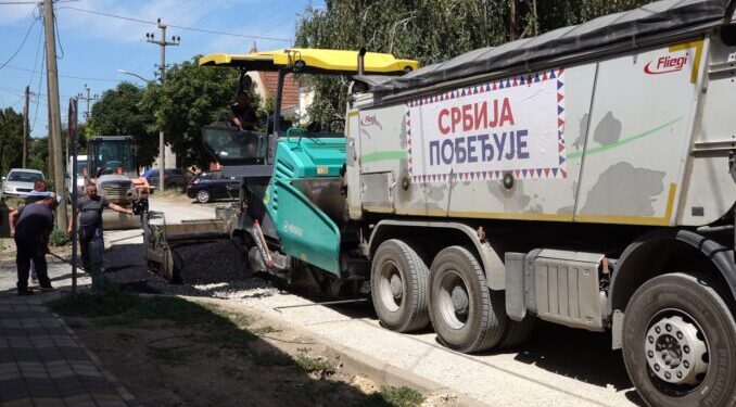 Novi asfalt u Miletićevoj ulici (VIDEO)