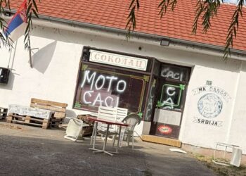 Porazna mržnja više se ne može sakriti: Blokaderi kukavički napali moto klub u Banatskom Sokolcu!