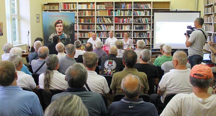 Gradska biblioteka Vršca predstavila knjigu „Vuk u ratnoj priči“ pukovnika Milana Jolovića Legende