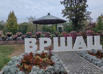 Radnici JKP „Drugi oktobar“ vredno rade na uređenju grada