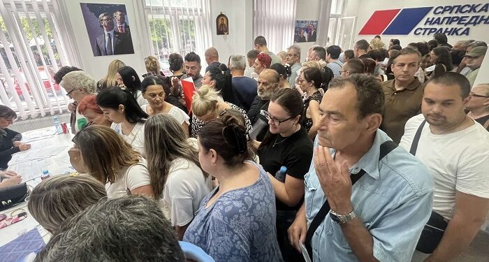 SNS Vršac: Nezapamćeno interesovanje, stotine građana u redovima za podršku listi „Aleksandar Vučić – Ujedinjena Srbija“