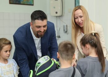 Grad Vršac za 432 đaka prvaka obezbedio rančeve, udžbenike i komplete za bezbedno učešće u saobraćaju