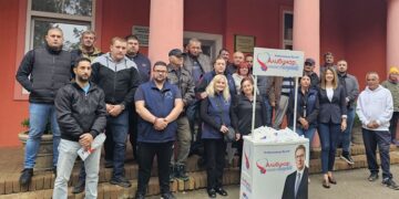 SNS Alibunar održao štand u Vladimirovcu, blokaderi otkazali – zbog kiše?!