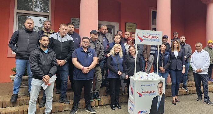 SNS Alibunar održao štand u Vladimirovcu, blokaderi otkazali – zbog kiše?!