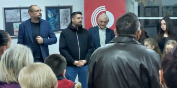 KC Vršac: Izložba „Retrospektiva“ polaznika likovne radionice Ateljea Ramona Magda još danas u Domu vojske