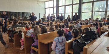 Dom omladine: Policajci se družili sa najmlađim Vrščanima