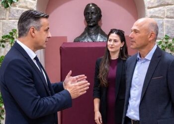 Narodno pozorište „Sterija“ ugostilo ambasadora Republike Češke Jana Bondia