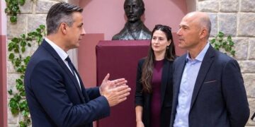 Narodno pozorište „Sterija“ ugostilo ambasadora Republike Češke Jana Bondia