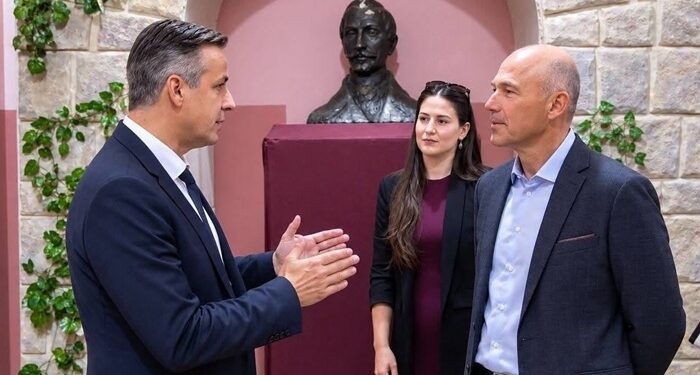 Narodno pozorište „Sterija“ ugostilo ambasadora Republike Češke Jana Bondia
