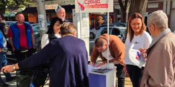 Štandovi SNS u Beloj Crkvi: Podrška Aleksandru Vučiću sve veća!