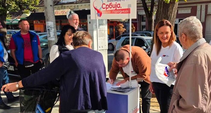 Štandovi SNS u Beloj Crkvi: Podrška Aleksandru Vučiću sve veća!