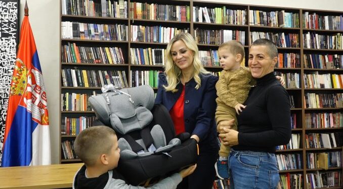 Opština Bela Crkva podelila besplatna auto-sedišta (VIDEO)