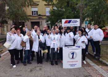 SNS Vršac: Veliko interesovanje građana za štandove liste Aleksandar Vučić – Ujedinjena Srbija širom Vršca
