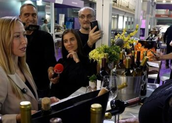 Kabinet gradonačelnice: Gradonačelnica obišla vršačke vinare na sajmu Wine Vision by Open Balkan