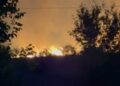 Ponovo gori, zatvorite prozore, vetar menja smer (VIDEO)
