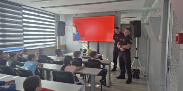 Kabinet gradonačelnice: Mališani upoznali heroje svoje zajednice – Vatrogasci vršačkim osnovcima otkrili tajne svog poziva