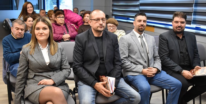 KC Vršac: Promocija informatora o kulturnim dešavanjima Rumuna u Vojvodini